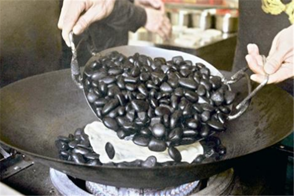 黑炮石头肉饼
