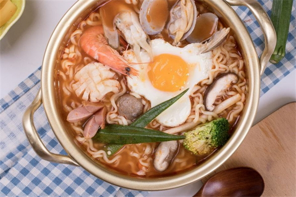 甄旺泡面小食堂加盟