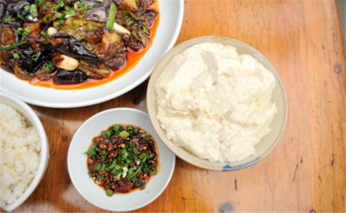 丘艳豆花饭
