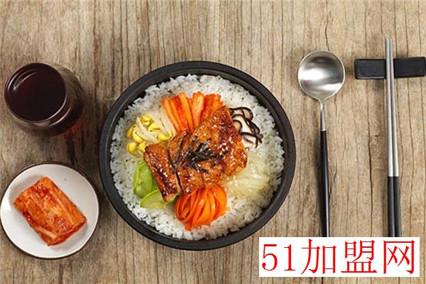 七先生石锅拌饭加盟