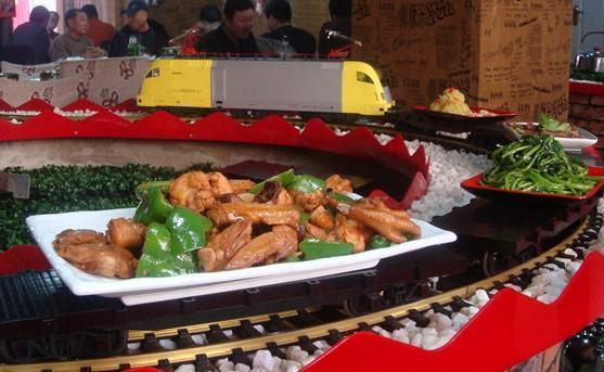 煮随客便自动小火车火锅加盟