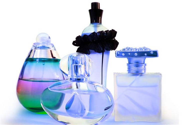 伊笑倾城化妆品加盟