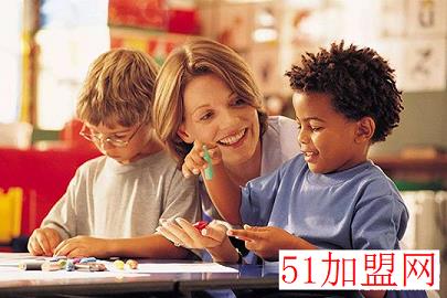 荟赢家庭教育加盟