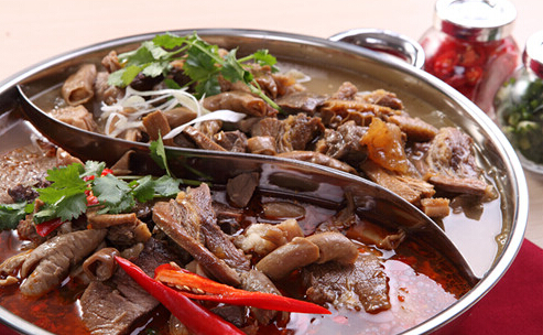 犟福牛排牛骨煲加盟