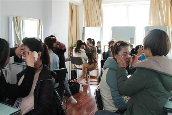美之匠化妆学校教学中