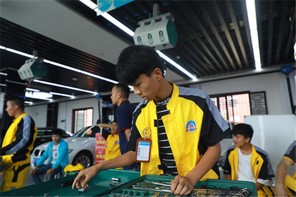 万通汽修学校学习