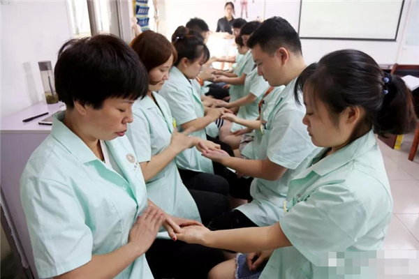 怡善堂小儿推拿培训互相学习