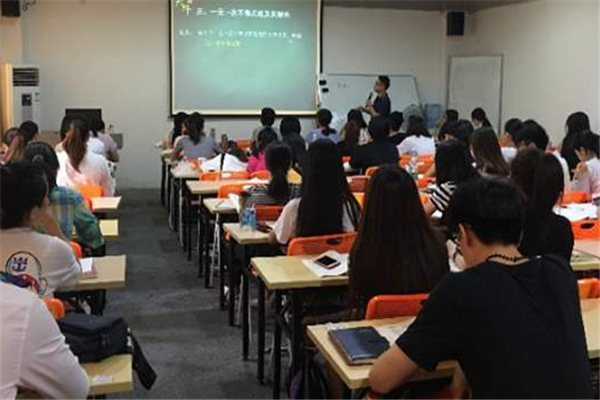上善语学校桌子