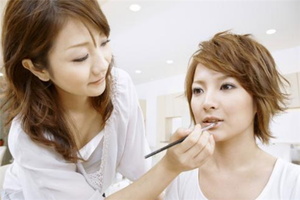 乐美儿美容化妆培训培训