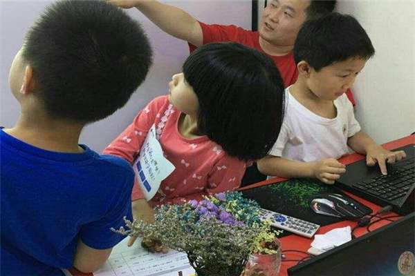 创梦星球训练营小孩子