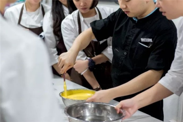 TDESSERT 乐得国际烘焙培训学院上课