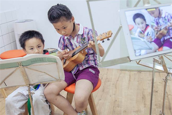魁沙吉他音乐学生