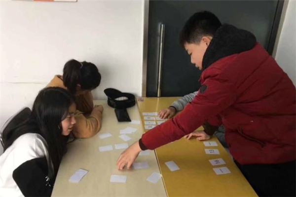 洪悦实践留学中心课堂