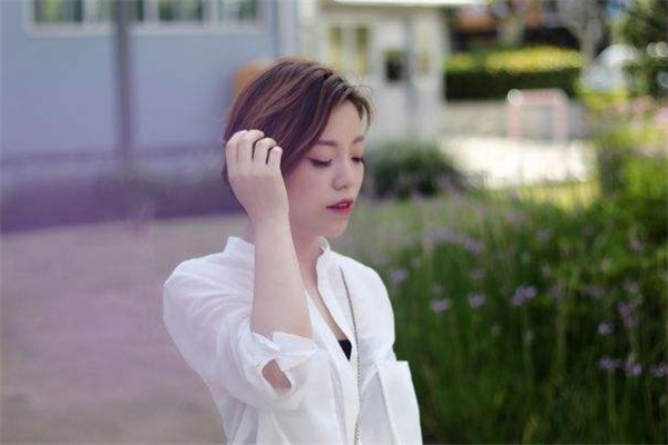 CHUANG彩妆造型手上