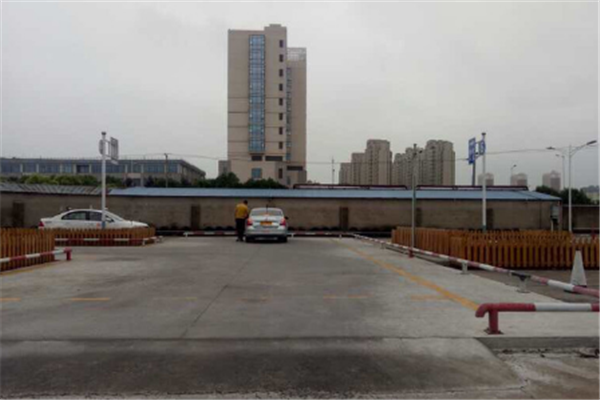 168驾考学车场地