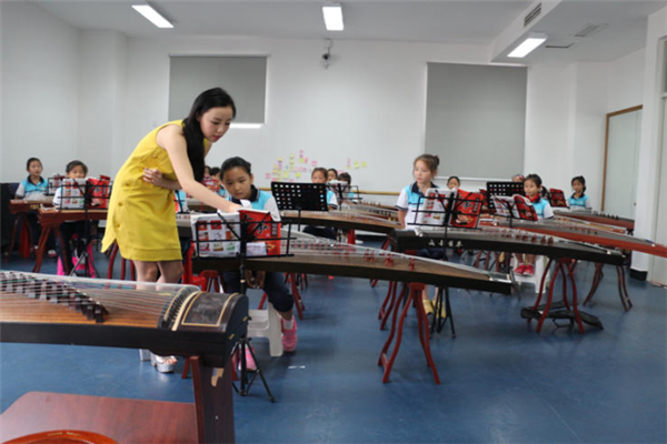 明明艺术学苑教育