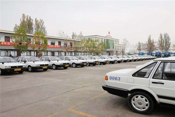 东方驾校场地