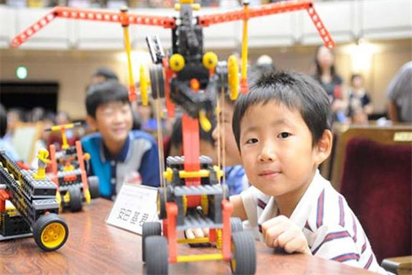 中科智谷修曼国际青少年机器人教育中心加盟