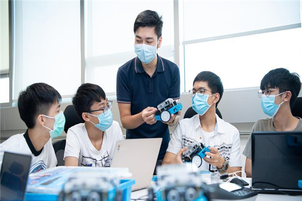 蓝点职业技能培训老师教学
