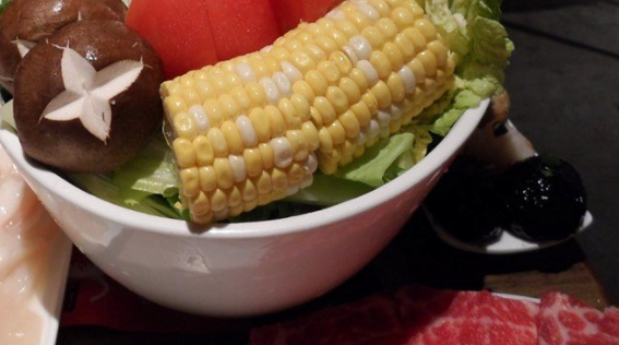 物鲜鸡煲火锅