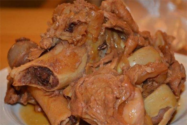 酱心坊酱骨火锅加盟