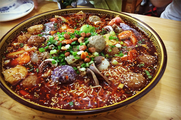 乐山牛华麻辣烫