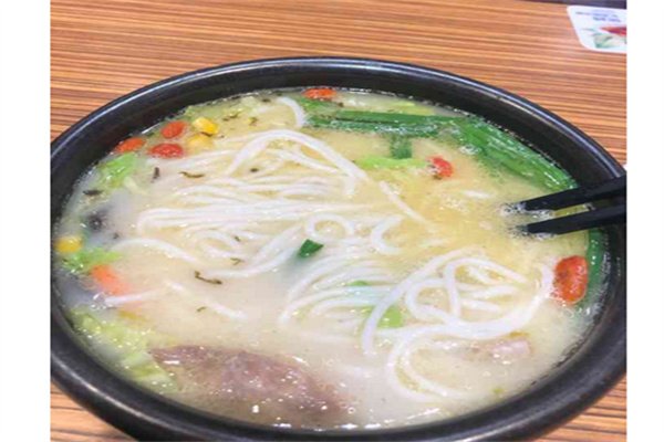 过桥缘鸡汤米线