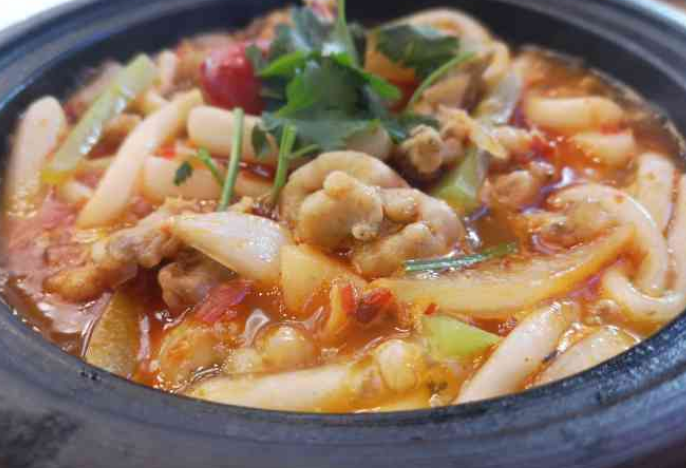 蛙鱼姬沸腾石锅饭