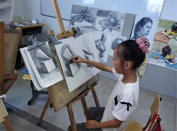 鲁轩美术培训学校
