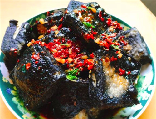 满街香臭豆腐