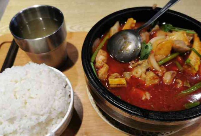 蛙鱼姬沸腾石锅饭