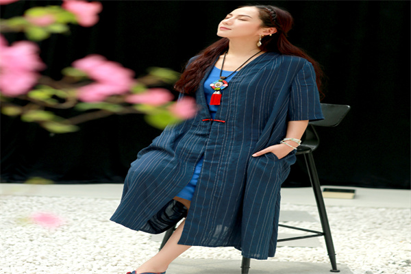 艾诺丝雅诗女装