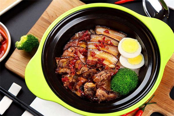 楚香一品煲仔饭加盟