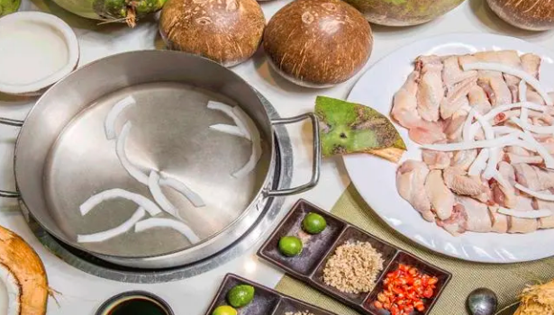 海南椰子鸡火锅店