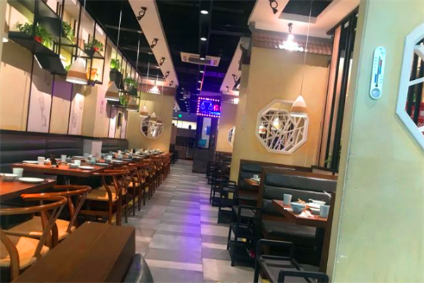 和鱼解忧酸菜鱼米饭加盟