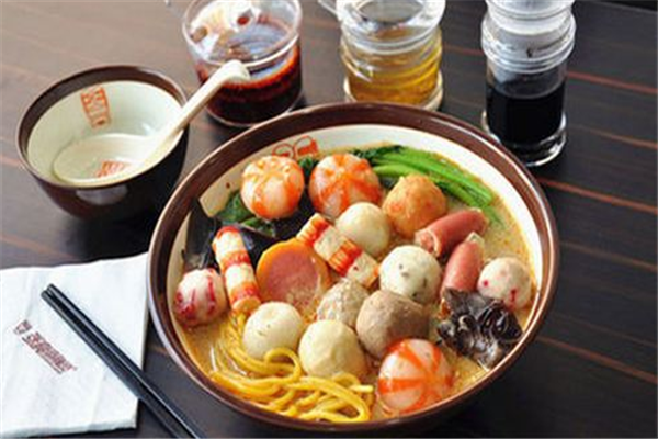 丑猪麻辣烫加盟
