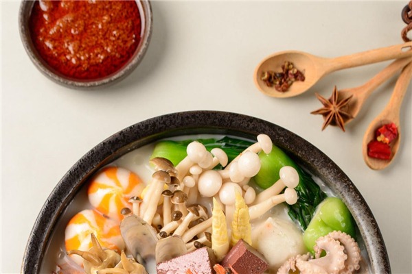 天香豆蔻麻辣烫加盟