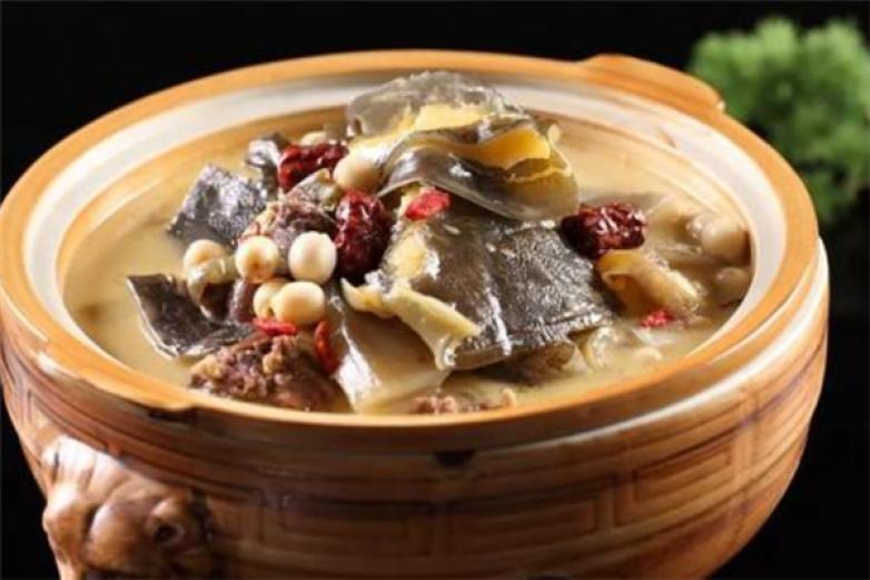 鸣渝甲鱼鸡煲加盟