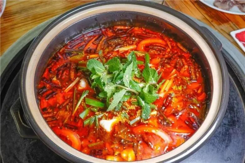 邱记老坛酸菜牛肉火锅加盟