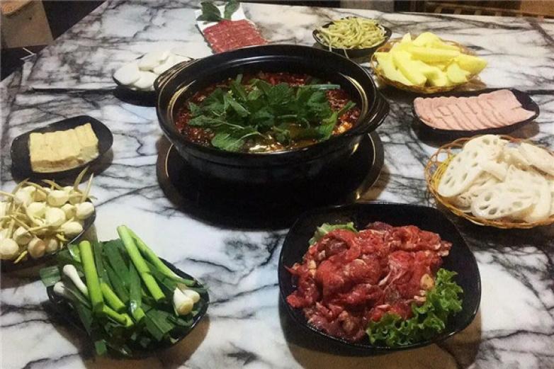 邱记老坛酸菜牛肉火锅加盟